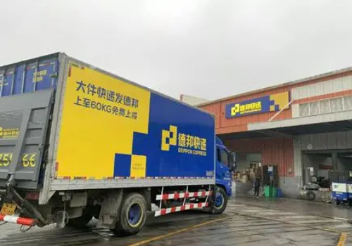 快递是卡车运输还是空运还是铁路运输?_快递鸟